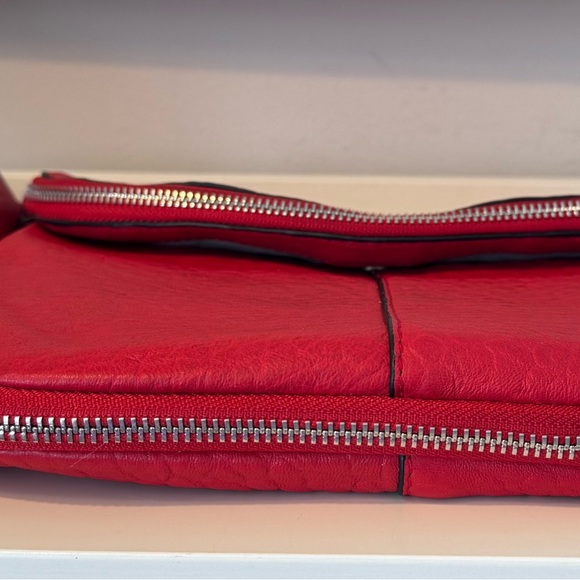 Vince Camuto Crossbody Bag Purse Scarlet Red 100% Genuine Leather Pockets Galore - Picture 8 of 13